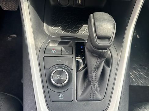Used 2025 Toyota RAV4 XLE image 27