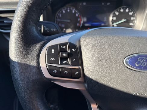 Used 2022 Ford Explorer XLT w/ Equipment Group 202A image 17