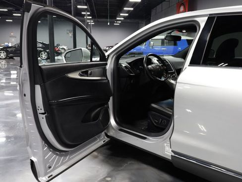 Used 2016 Lincoln MKX Premiere AWD/4WD image 9