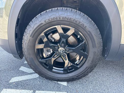 Certified 2025 Volkswagen Atlas Peak Edition SE AWD/4WD image 34