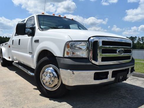 Used 2006 Ford F350 2WD Crew Cab DRW Super Duty image 1