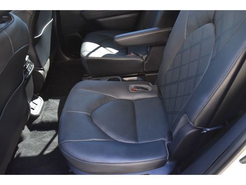 Used 2020 Toyota Highlander Platinum image 16
