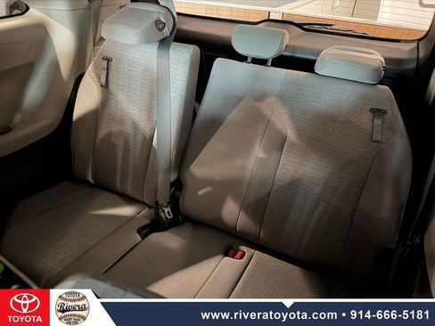 Used 2023 Toyota Sienna LE FWD image 17