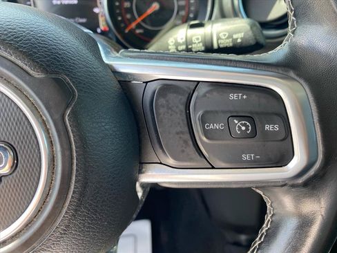 Used 2019 Jeep Wrangler Unlimited Sahara w/ Uconnect 4C Nav & Sound Group AWD/4WD image 17