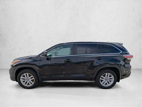 Used 2016 Toyota Highlander LE image 7