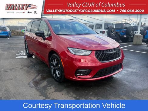 New 2026 Chrysler Pacifica Limited w/ S Appearance Package FWD image 1