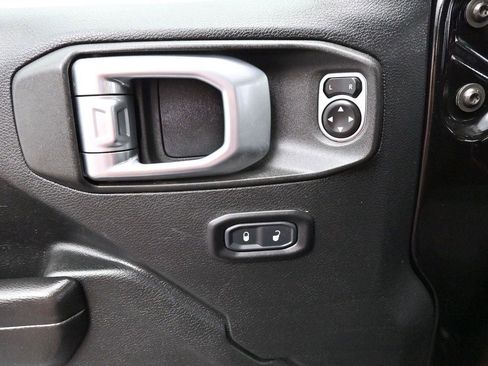 Used 2020 Jeep Gladiator Rubicon AWD/4WD image 11
