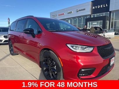 New 2026 Chrysler Pacifica Select w/ S Appearance Package