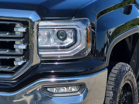 Used 2018 GMC Sierra 1500 SLT w/ Black Pack AWD/4WD image 11