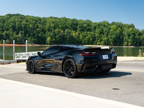 Used 2023 Chevrolet Corvette Z06 RWD image 17