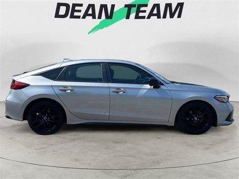 Used 2022 Honda Civic Sport image 9