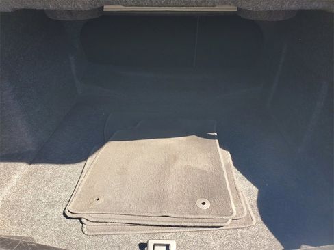 Used 2017 Chevrolet Impala LT image 8