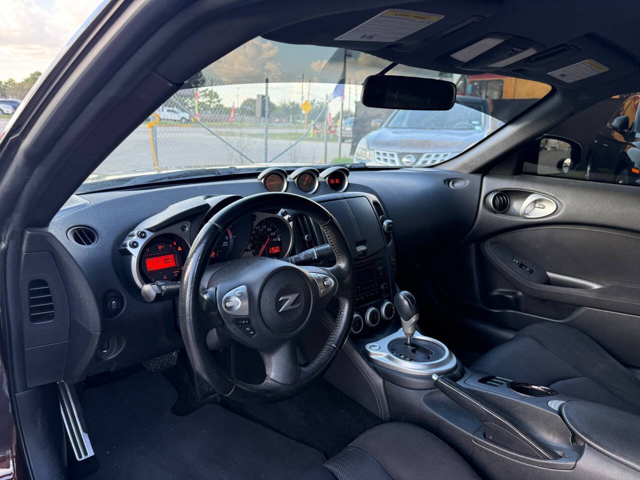 Used 2016 Nissan 370Z Coupe RWD image 23