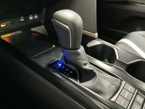 Used 2025 Toyota Camry SE w/ Multimedia Upgrade Package image 16