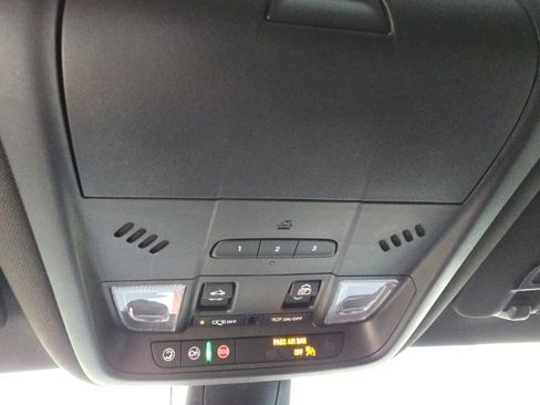 Used 2023 Cadillac XT6 Luxury image 30