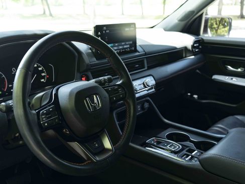 Used 2024 Honda Pilot TrailSport image 16
