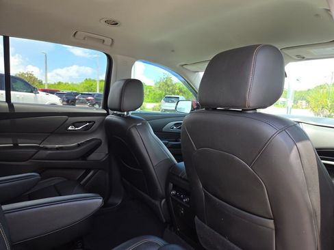 Used 2019 Chevrolet Traverse LT FWD image 17