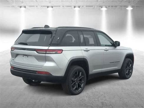 New 2025 Jeep Grand Cherokee Limited image 8