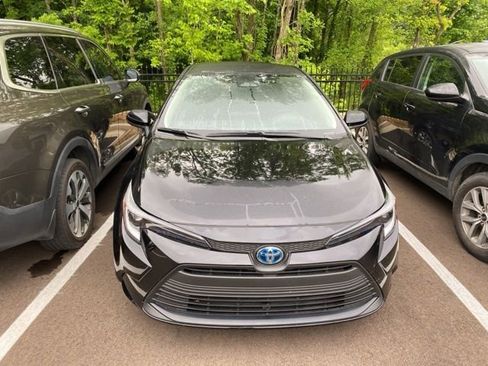 Used 2024 Toyota Corolla LE FWD image 2