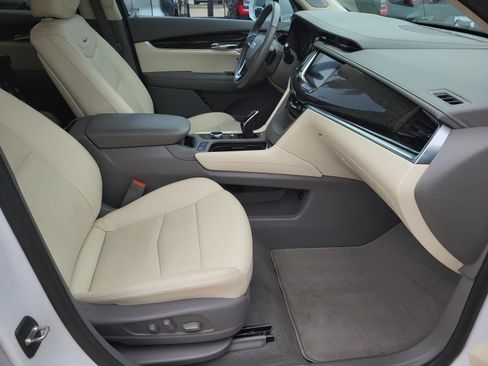 Used 2020 Cadillac XT6 Premium Luxury FWD image 9