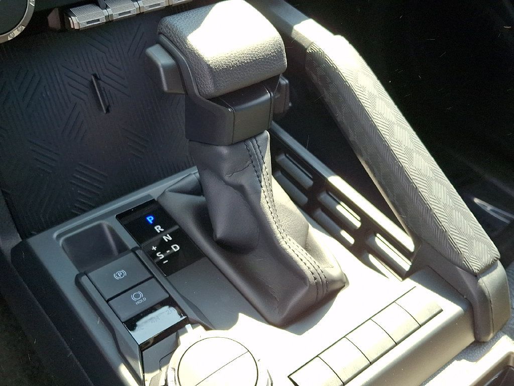 Certified 2025 Toyota 4Runner SR5 AWD/4WD image 17