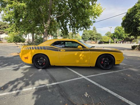 Used 2010 Dodge Challenger SRT8 w/ SRT Option Group II image 6