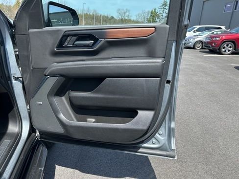 Used 2025 GMC Yukon Denali AWD/4WD image 11