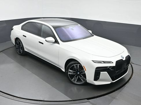 Used 2023 BMW i7 xDrive60 AWD/4WD image 34