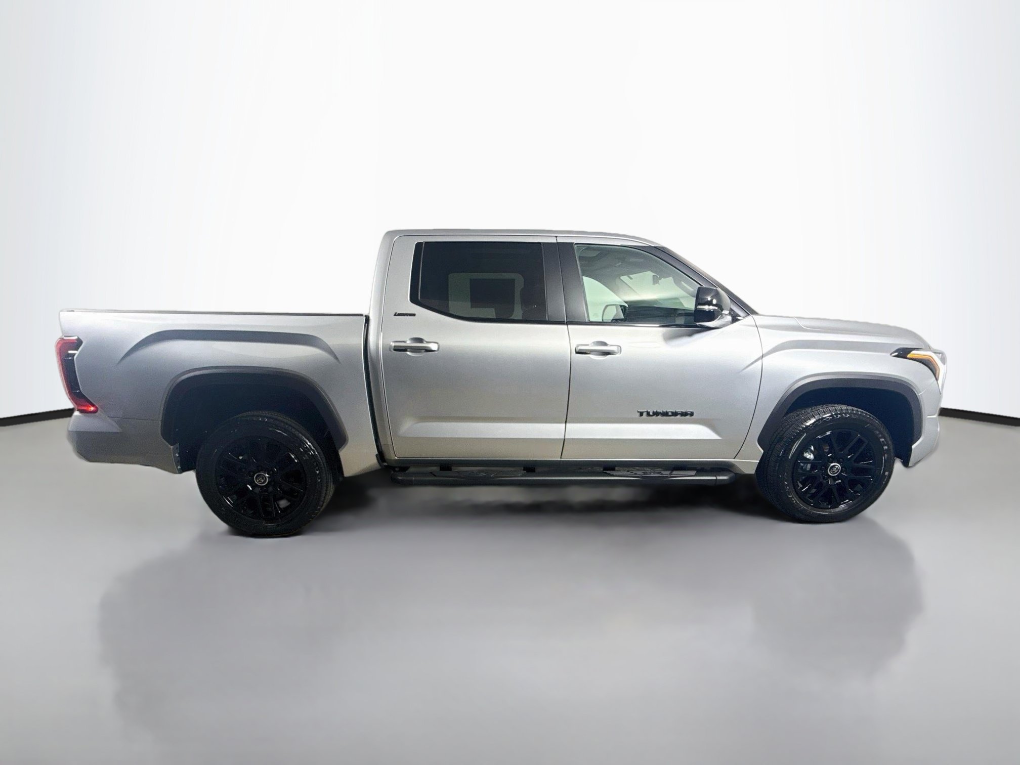 Used 2024 Toyota Tundra Limited AWD/4WD image 8