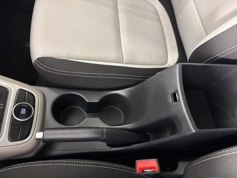 Used 2025 Hyundai Venue SEL image 38