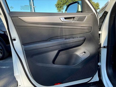 New 2026 Volkswagen Atlas Cross Sport SE image 10