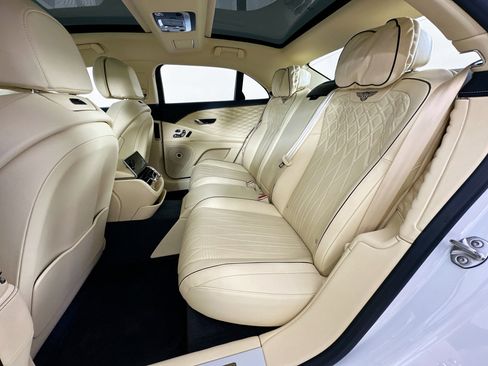 Certified 2022 Bentley Flying Spur V8 image 24