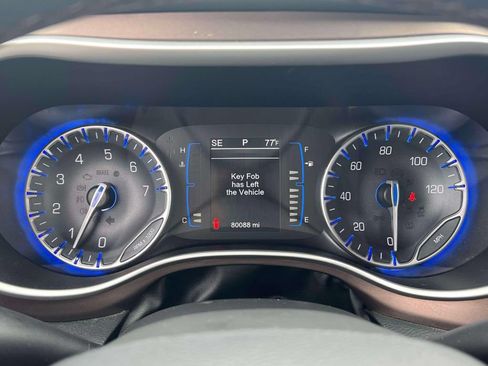 Used 2017 Chrysler Pacifica Touring-L FWD image 26