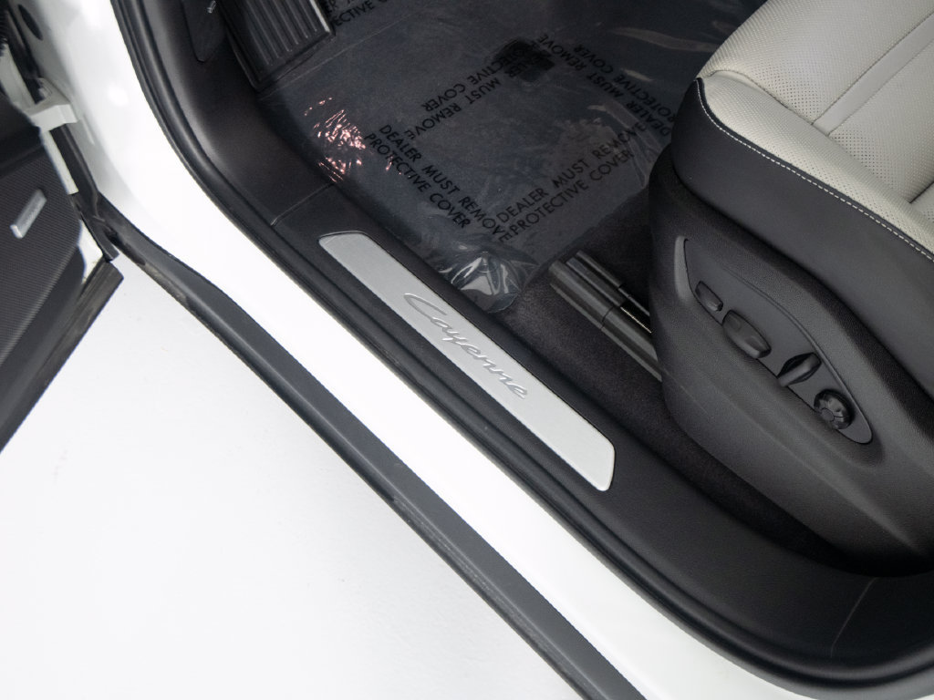 Certified 2026 Porsche Cayenne E-Hybrid Coupe AWD/4WD image 22