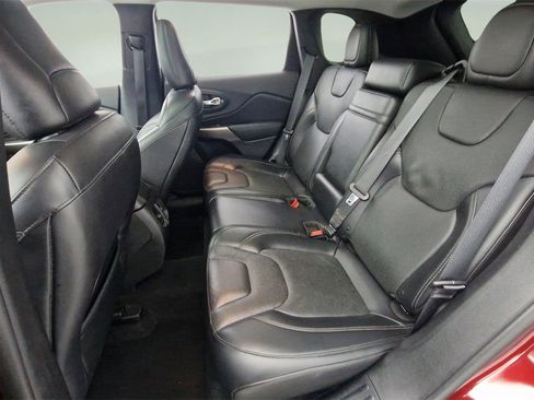 Used 2019 Jeep Cherokee Limited image 23