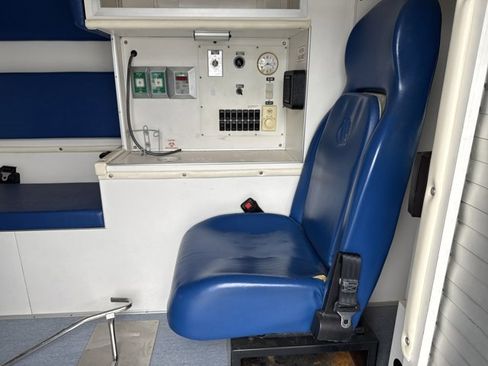 Used 2003 Ford F350 XL image 8