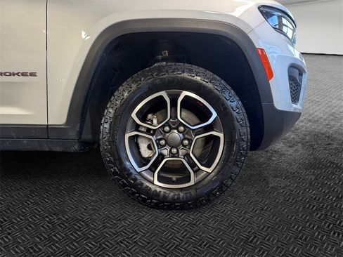 Used 2022 Jeep Grand Cherokee Trailhawk image 11