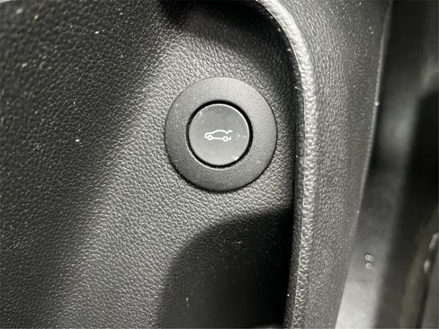 Used 2017 Buick Regal Sport Touring image 38