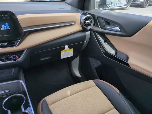 New 2026 Chevrolet Equinox ACTIV w/ Convenience Package III FWD image 16