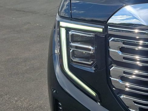 Used 2023 GMC Sierra 1500 Denali w/ Denali Reserve Package AWD/4WD image 9