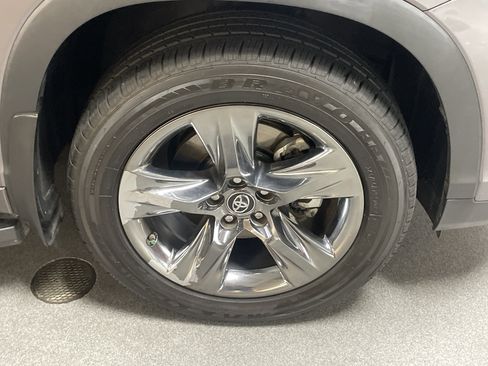 Used 2019 Toyota Highlander Limited Platinum image 13