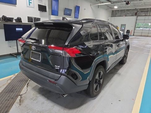 Used 2019 Toyota RAV4 XLE AWD/4WD image 2