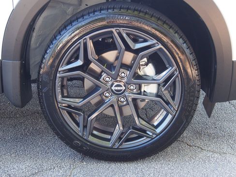 Used 2026 Nissan Kicks SR FWD image 9