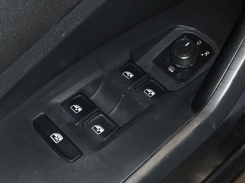 Used 2019 Volkswagen Jetta S w/ Driver Assistance Package image 27