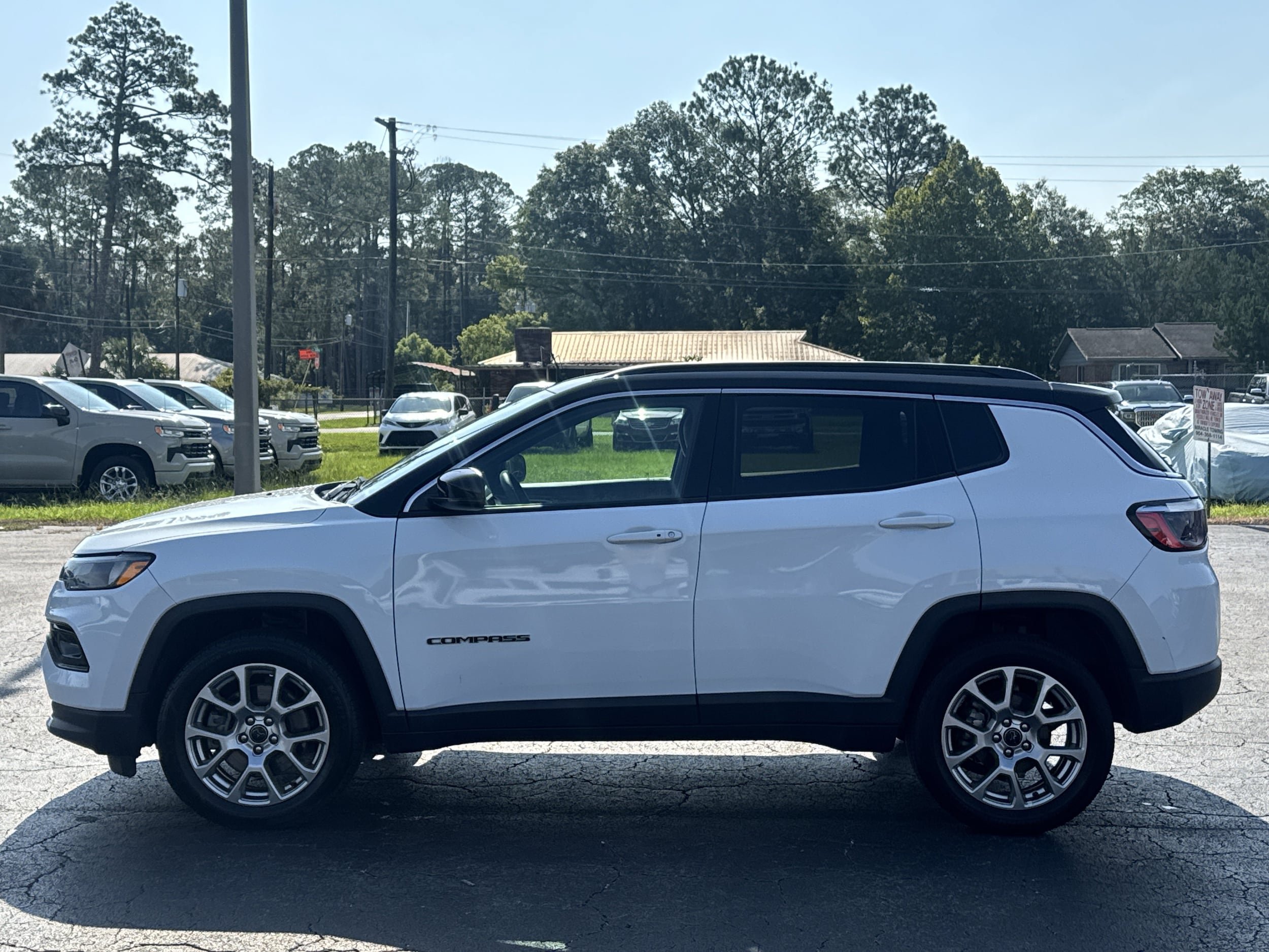 Used 2025 Jeep Compass Limited AWD/4WD image 6