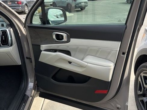Certified 2025 Kia Sorento SX image 34