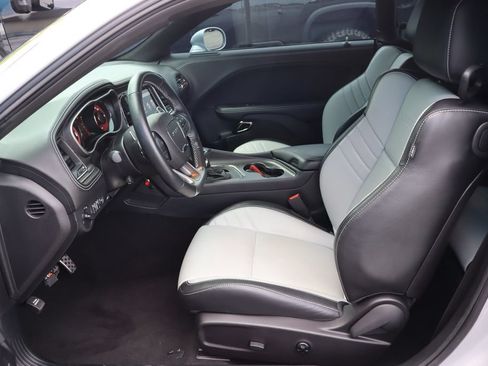 Used 2023 Dodge Challenger SRT Hellcat w/ Driver Convenience Group RWD image 4