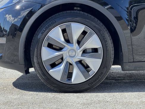 Used 2023 Tesla Model Y Long Range AWD/4WD image 23