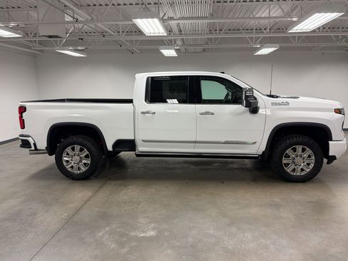 New 2026 Chevrolet Silverado 2500 High Country w/ High Country Premium Package AWD/4WD image 6