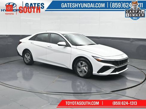Used 2025 Hyundai Elantra SE FWD image 4